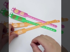 Braccialetti per eventi in vinile personalizzati con opzioni di stampa per trasferimento di calore