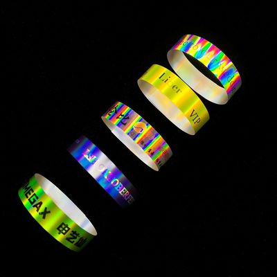 Rendi la tua festa indimenticabile con i braccialetti Glitter Party, il braccialetto personalizzabile, il braccialetto laser, il braccialetto di carta per eventi.