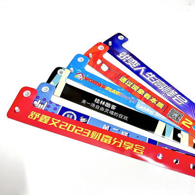 Logo personalizzato Vinyl PVC braccialetti promozionali articoli regalo L forma uno strato PVC impermeabile colorato di carta braccialetti
