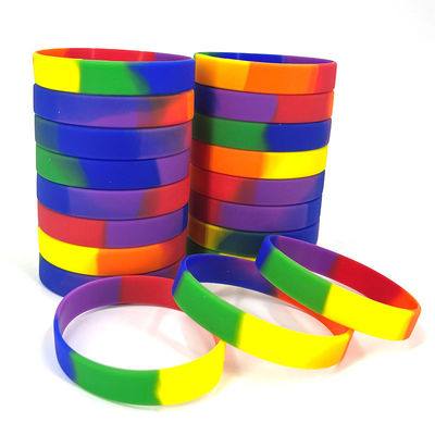 Logo/lettera/parola/modello personalizzato Braccialetti in silicone stampati Promozione Multi Color Rainbow Gradient Silicone Wrist Band