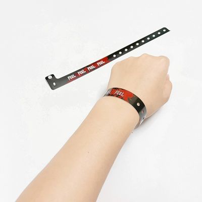 Logo personalizzato Prodotto promozionale Braccialetti vinile un strato PVC impermeabile colorato con codice a barre