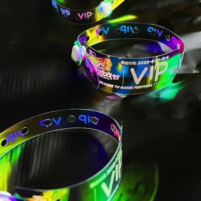 In vendita all'ingrosso Polsetta lucida impermeabile Logo personalizzato Evento regalo promozionale Rainbow Glitter Polsetta in PVC laser trasparente