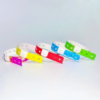 Promozione personalizzata Polsetti di PVC in vinile impermeabile a forma di L Uno strato di PVC impermeabile a colori Polsetti di carta