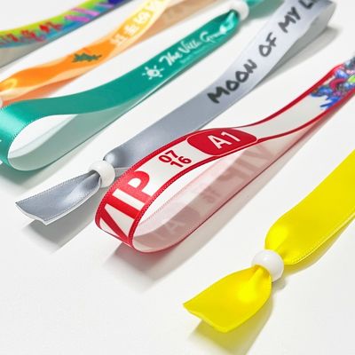 Logo personalizzabile Polyester tessuto braccialetti Concerto Eventi promozionali Regalo Lunghezza regolabile