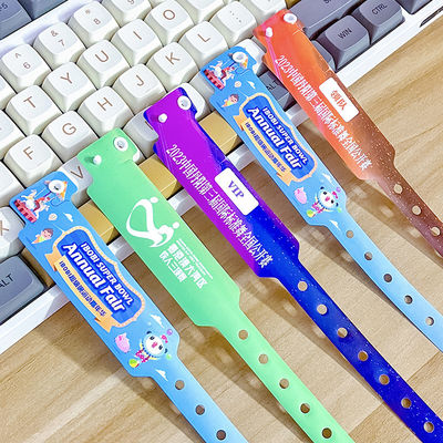 Prodotto regalo promozionale personalizzato Braccialetti Logo stampato vinile PVC uno strato impermeabile Braccialetto di carta colorata