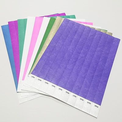 Braccialetti personalizzati per eventi Tyvek con codice a barre numerato impermeabile per la piscina Braccialetto di carta di ammissione