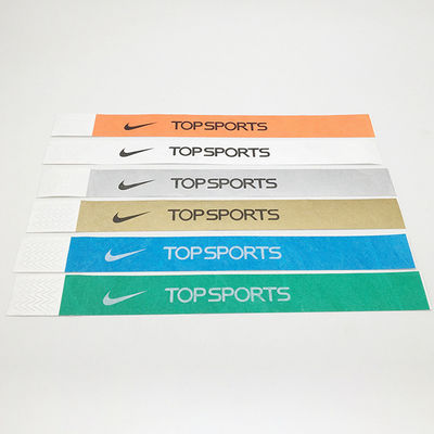 Logo personalizzato Bracciale Tyvek sequenziale numerato Polsetta piscina impermeabile Stampa a colori monouso Bracciale polsetti