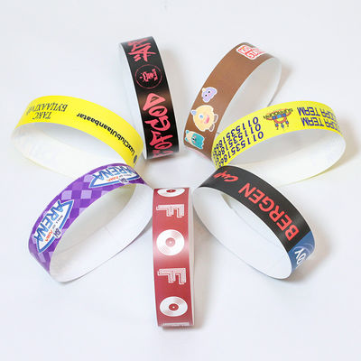 Entrata VIP per il Festival di Pool Party. Braccialetti Tyvek con codice a barre e design regolabile.