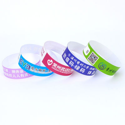 Braccialetti personalizzati con numerazione sequenziale VIP per eventi di festival realizzati in carta Tyvek