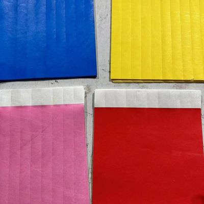 Acque resistenti Event personalizzato Tyvek braccialetti di carta Chiusura di scatto durevole per un facile controllo