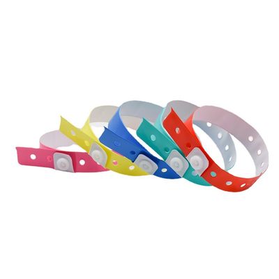 Braccialetti in PVC in vinile con logo personalizzato Durable e duraturo per eventi e branding Personalizzabile