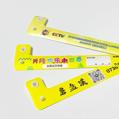 Braccialetti in forma di L in vinile PVC personalizzati per l'identificazione dei partecipanti alla conferenza