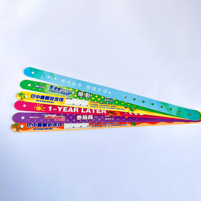 Braccialetti in PVC impermeabili con logo personalizzato per le esigenze della tua attività e ambienti umidi