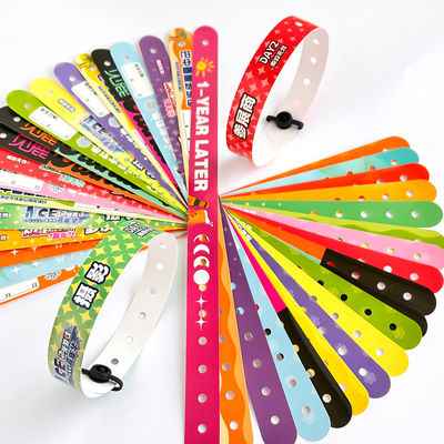 Braccialetti in PVC con bordo arrotondato per il controllo accessi agli eventi: braccialetti in PVC per le esigenze della tua attività