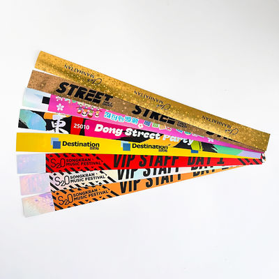 Braccialetti in plastica personalizzati con design olografico per eventi e concerti, adatti a adulti e bambini